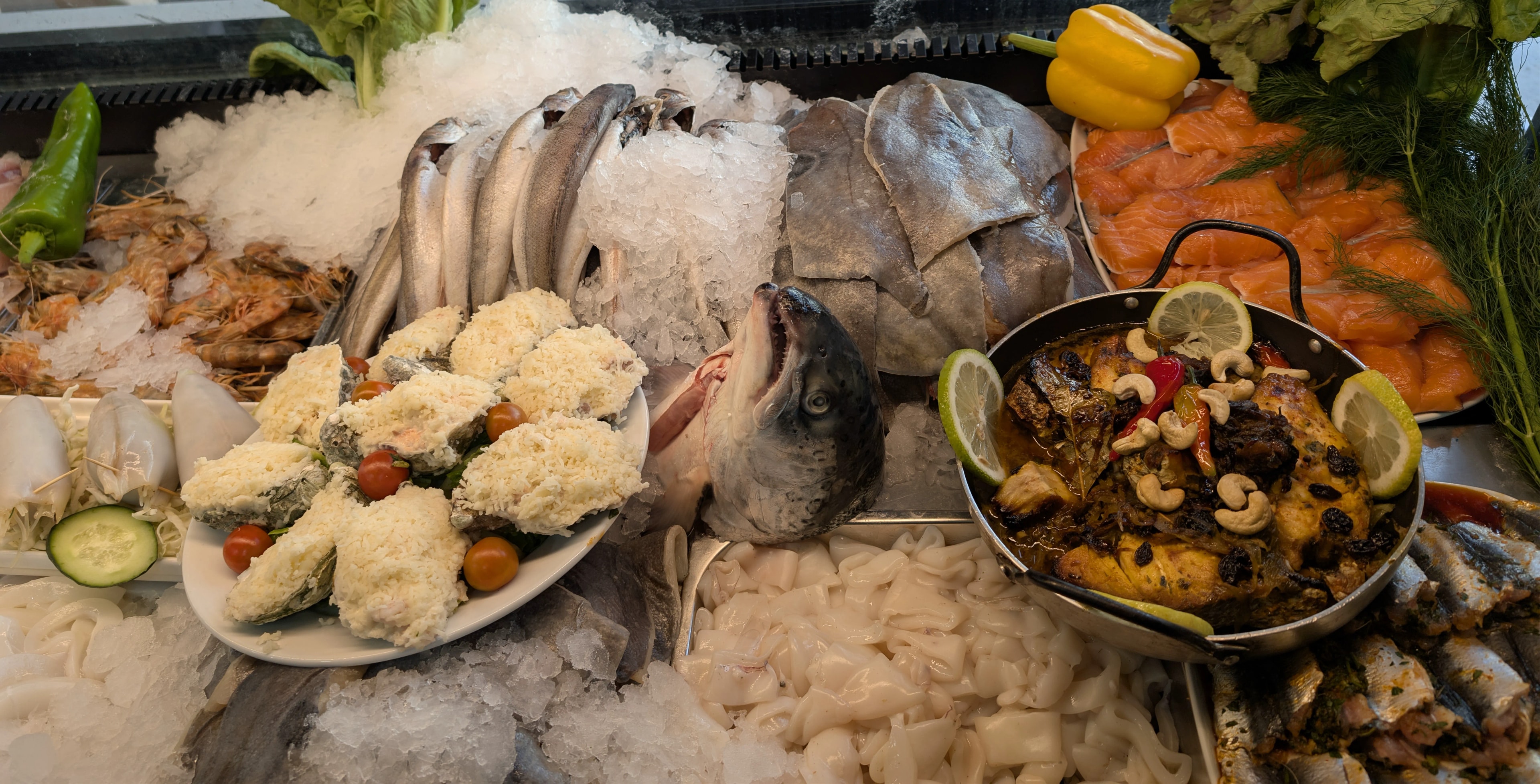 Mister Fish food truck storefront