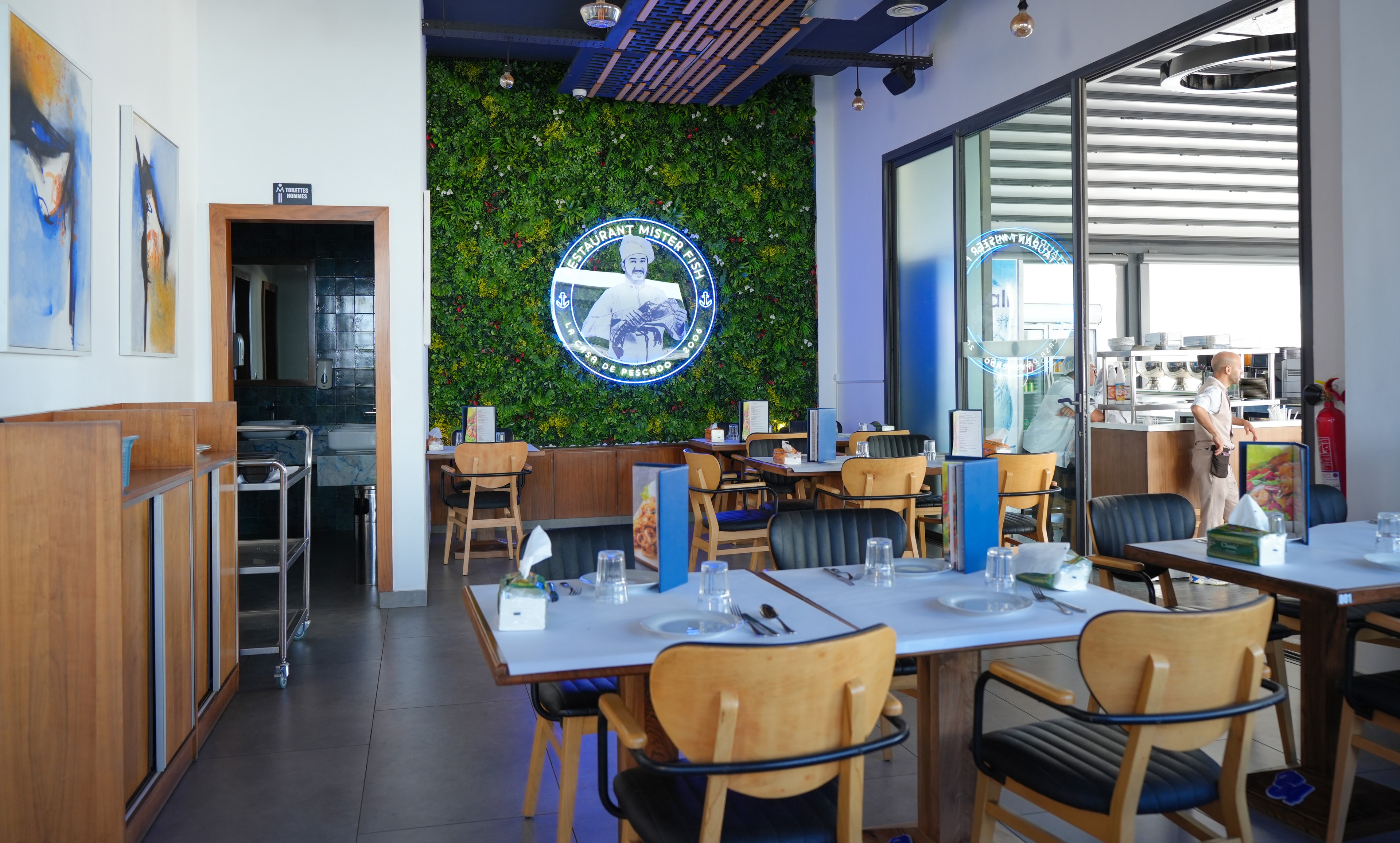 Mister Fish food truck storefront